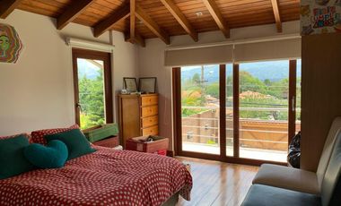 ELEGANTE CASA EN VENTA URBANIZACION JACARANDA