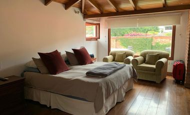 ELEGANTE CASA EN VENTA URBANIZACION JACARANDA