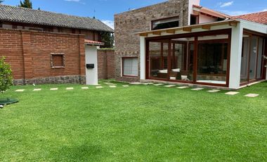 ELEGANTE CASA EN VENTA URBANIZACION JACARANDA