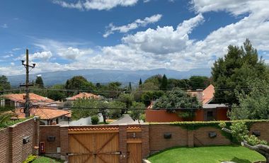 ELEGANTE CASA EN VENTA URBANIZACION JACARANDA