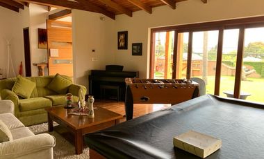 ELEGANTE CASA EN VENTA URBANIZACION JACARANDA