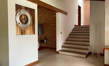 ELEGANTE CASA EN VENTA URBANIZACION JACARANDA