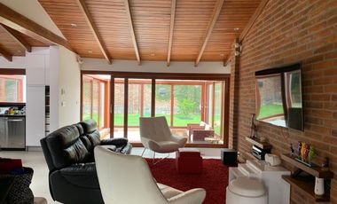 ELEGANTE CASA EN VENTA URBANIZACION JACARANDA