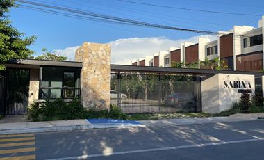 Departamento con excelente ubicación en exclusivo desarrollo SABINA , a 2 cuadras de Av. Temozón. Ideal para Airbnb o Renta tradicional.