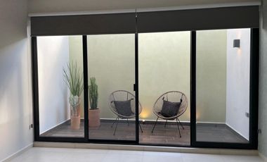 Departamento con excelente ubicación en exclusivo desarrollo SABINA , a 2 cuadras de Av. Temozón. Ideal para Airbnb o Renta tradicional.