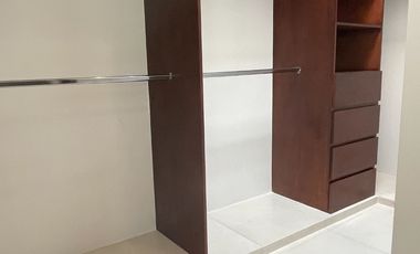 Departamento con excelente ubicación en exclusivo desarrollo SABINA , a 2 cuadras de Av. Temozón. Ideal para Airbnb o Renta tradicional.
