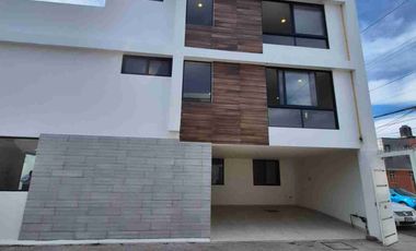 RESIDENCIA EN CHOLULA, A 5 MINUTOS DE PLAZA SAN DIEGO Y PERIFÉRICO.