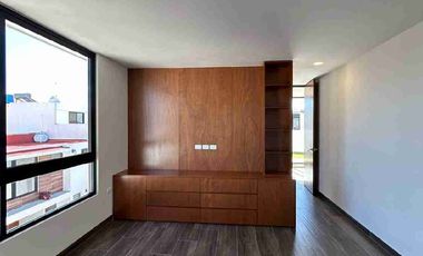 RESIDENCIA EN CHOLULA, A 5 MINUTOS DE PLAZA SAN DIEGO Y PERIFÉRICO.