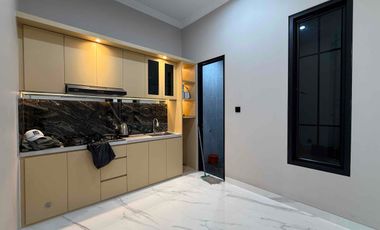 Rumah Mewah 2 Lantai Ceiling Tinggi Termurah di Andara Jagakarsa Jakarta Selatan.