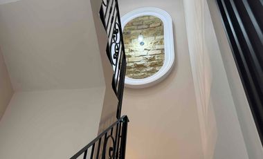 Rumah Mewah 2 Lantai Ceiling Tinggi Termurah di Andara Jagakarsa Jakarta Selatan.