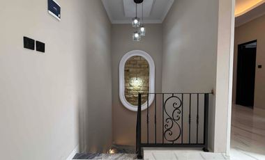Rumah Mewah 2 Lantai Ceiling Tinggi Termurah di Andara Jagakarsa Jakarta Selatan.