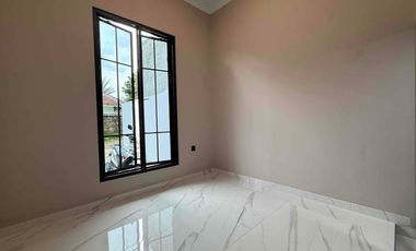 Rumah Mewah 2 Lantai Ceiling Tinggi Termurah di Andara Jagakarsa Jakarta Selatan.