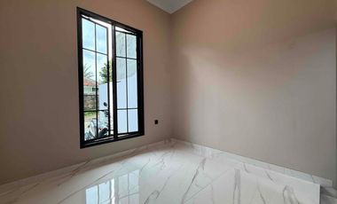 Rumah Mewah 2 Lantai Ceiling Tinggi Termurah di Andara Jagakarsa Jakarta Selatan.