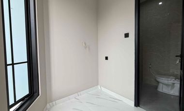 Rumah Mewah 2 Lantai Ceiling Tinggi Termurah di Andara Jagakarsa Jakarta Selatan.