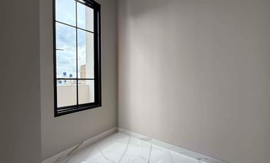 Rumah Mewah 2 Lantai Ceiling Tinggi Termurah di Andara Jagakarsa Jakarta Selatan.