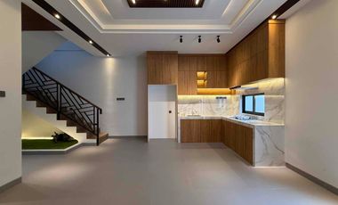 Rumah Mewah 3 Lantai + Rooftop dalam Cluster Besar Jagakarsa Jakarta Selatan