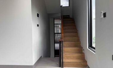 Rumah Mewah 3 Lantai + Rooftop dalam Cluster Besar Jagakarsa Jakarta Selatan