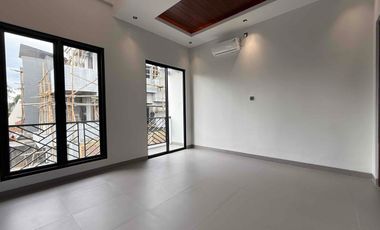 Rumah Mewah 3 Lantai + Rooftop dalam Cluster Besar Jagakarsa Jakarta Selatan