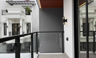 Rumah Mewah 3 Lantai + Rooftop dalam Cluster Besar Jagakarsa Jakarta Selatan