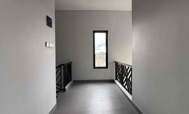 Rumah Mewah 3 Lantai + Rooftop dalam Cluster Besar Jagakarsa Jakarta Selatan