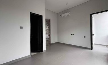 Rumah Mewah 3 Lantai + Rooftop dalam Cluster Besar Jagakarsa Jakarta Selatan