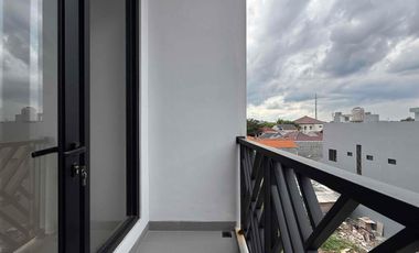 Rumah Mewah 3 Lantai + Rooftop dalam Cluster Besar Jagakarsa Jakarta Selatan