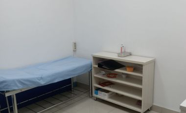 Ruko Bagus, Trategis, 2 1/2 lantai, Tempat parkir luas, di parakan Pondok benda.Pamulang