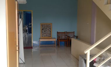 Ruko Bagus, Trategis, 2 1/2 lantai, Tempat parkir luas, di parakan Pondok benda.Pamulang