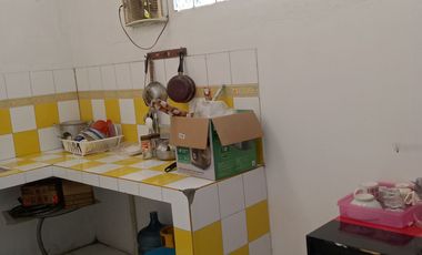 Ruko Bagus, Trategis, 2 1/2 lantai, Tempat parkir luas, di parakan Pondok benda.Pamulang