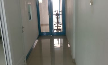 Ruko Bagus, Trategis, 2 1/2 lantai, Tempat parkir luas, di parakan Pondok benda.Pamulang