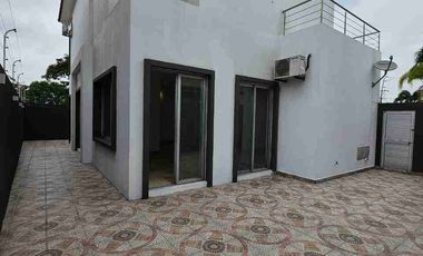 Casa esquinera de Alquiler o Venta en Estancias del Rio - Samborondon km 10