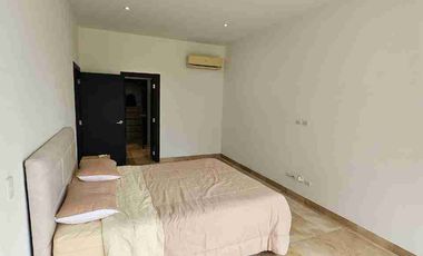 Casa esquinera de Alquiler o Venta en Estancias del Rio - Samborondon km 10