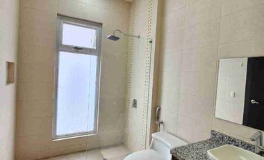 Casa esquinera de Alquiler o Venta en Estancias del Rio - Samborondon km 10