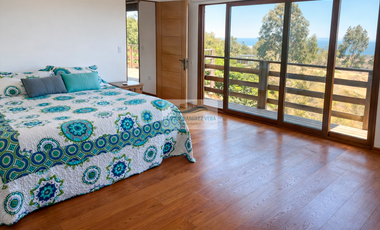 Casa en condominio con vista despejada, terrazas y 3 dormitorios