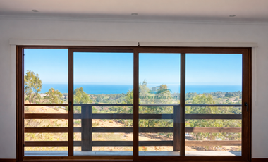 Casa en condominio con vista despejada, terrazas y 3 dormitorios