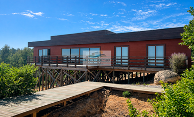 Casa en condominio con vista despejada, terrazas y 3 dormitorios