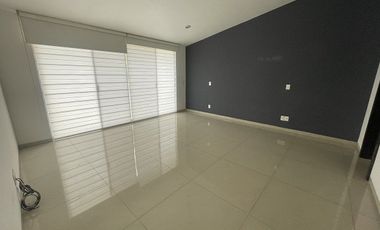 CASA EN VENTA EN VALLE REAL 4 RECAMARAS 5 BAÑOS, ESTUDIO CON BAÑO COMPLETO (IDEAL 5TA RECAMARA EN PLANTA BAJA) CUARTO DE SERVICIO, 6 ESTACIONAMIENTOS