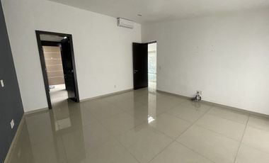 CASA EN VENTA EN VALLE REAL 4 RECAMARAS 5 BAÑOS, ESTUDIO CON BAÑO COMPLETO (IDEAL 5TA RECAMARA EN PLANTA BAJA) CUARTO DE SERVICIO, 6 ESTACIONAMIENTOS