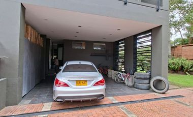 ARRIENDO ESPECTACULAR CASA GUAYMARAL BOGOTA COLOMBIA.