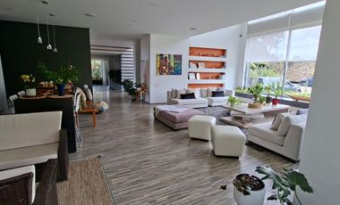 ARRIENDO ESPECTACULAR CASA GUAYMARAL BOGOTA COLOMBIA.