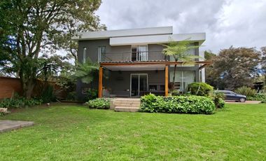 ARRIENDO ESPECTACULAR CASA GUAYMARAL BOGOTA COLOMBIA.