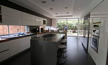 ARRIENDO ESPECTACULAR CASA GUAYMARAL BOGOTA COLOMBIA.