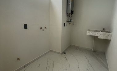 CASA NUEVA EN VENTA EN SOLARES 5 RECAMARAS CON BAÑO COMPLETO A ESTRENAR