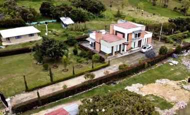 HERMOSA CASA CAMPESTRE EN RAMIRIQUI - BOYACA