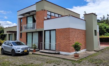 HERMOSA CASA CAMPESTRE EN RAMIRIQUI - BOYACA