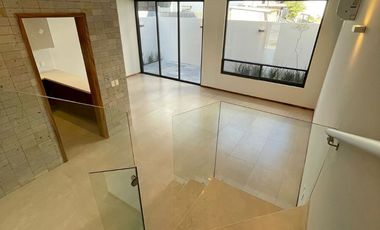 CASA NUEVA EN VENTA EN BOSQUES VALLARTA 3 RECAMARAS CON OPCION A 4TA RECAMARA, CUARTO DE SERVICIO C/BAÑO COMPLETO, CASA CLUB