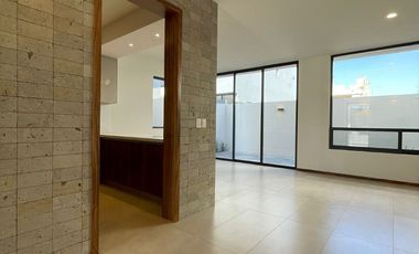 CASA NUEVA EN VENTA EN BOSQUES VALLARTA 3 RECAMARAS CON OPCION A 4TA RECAMARA, CUARTO DE SERVICIO C/BAÑO COMPLETO, CASA CLUB