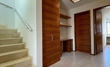 CASA NUEVA EN VENTA EN BOSQUES VALLARTA 3 RECAMARAS CON OPCION A 4TA RECAMARA, CUARTO DE SERVICIO C/BAÑO COMPLETO, CASA CLUB