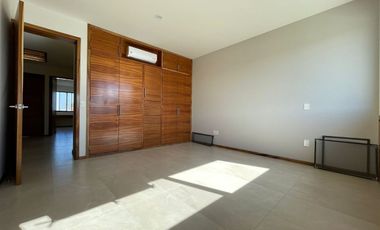 CASA NUEVA EN VENTA EN BOSQUES VALLARTA 3 RECAMARAS CON OPCION A 4TA RECAMARA, CUARTO DE SERVICIO C/BAÑO COMPLETO, CASA CLUB