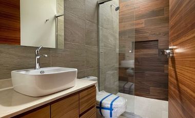 CASA NUEVA EN VENTA EN BOSQUES VALLARTA 3 RECAMARAS CON OPCION A 4TA RECAMARA, CUARTO DE SERVICIO C/BAÑO COMPLETO, CASA CLUB